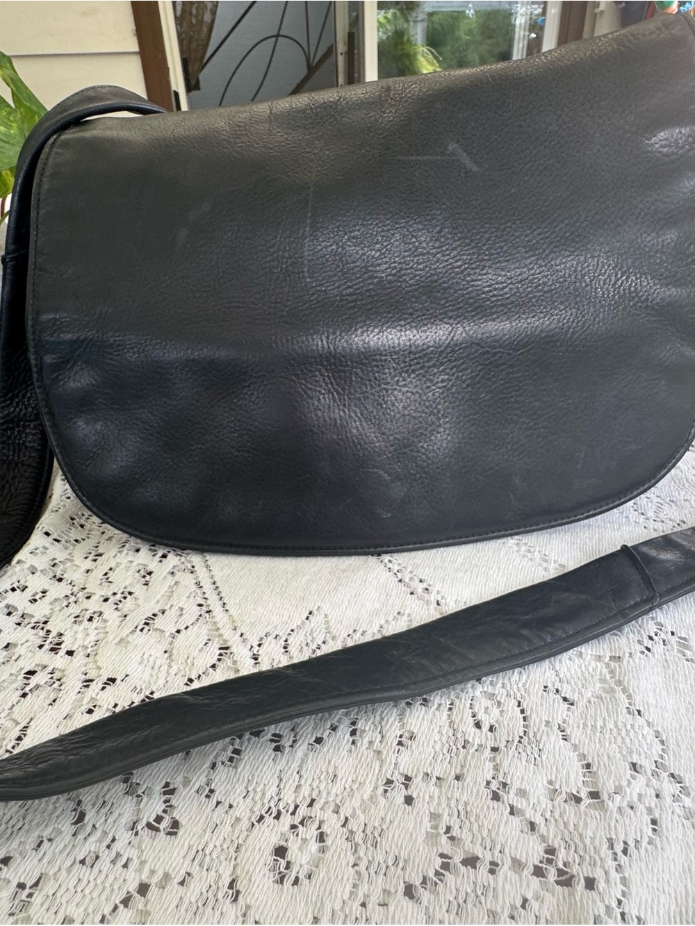 Stone Mountain Accessories Black Leather Messenger Bag made in the USA